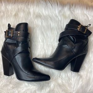 Lizz buckled bootie